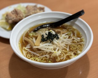 お隣の中華屋さん♪