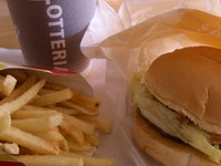 近くのマックより遠くのロッテリア 2010/11/04 21:29:19