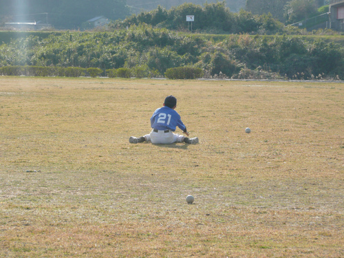 外野をゴロで抜かせない