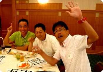 8月18日　東屋　框　背板＆ボード取り付け