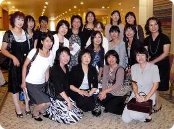 8月18日　東屋　框　背板＆ボード取り付け