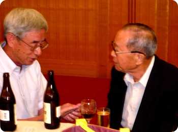 8月18日　東屋　框　背板＆ボード取り付け