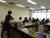 ハンドクリーム作りとマッサージ講座に参加