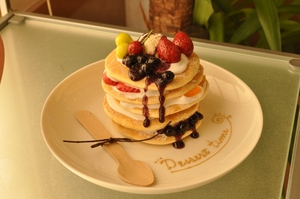 フルーツたっぷりパンケーキのスイーツデコ
