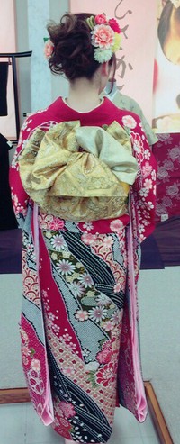 成人式の後撮りをしました。
… 2016/04/30 20:30:47