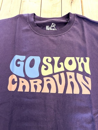 go slow caravan  レトロ調ロゴプリントTシャツのご紹介(^^♪