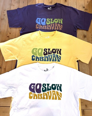 go slow caravan  レトロ調ロゴプリントTシャツのご紹介(^^♪
