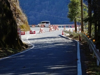 不評です、付け替え道路。