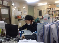 遅くまで頑張る後輩の姿 2016/03/03 21:35:42