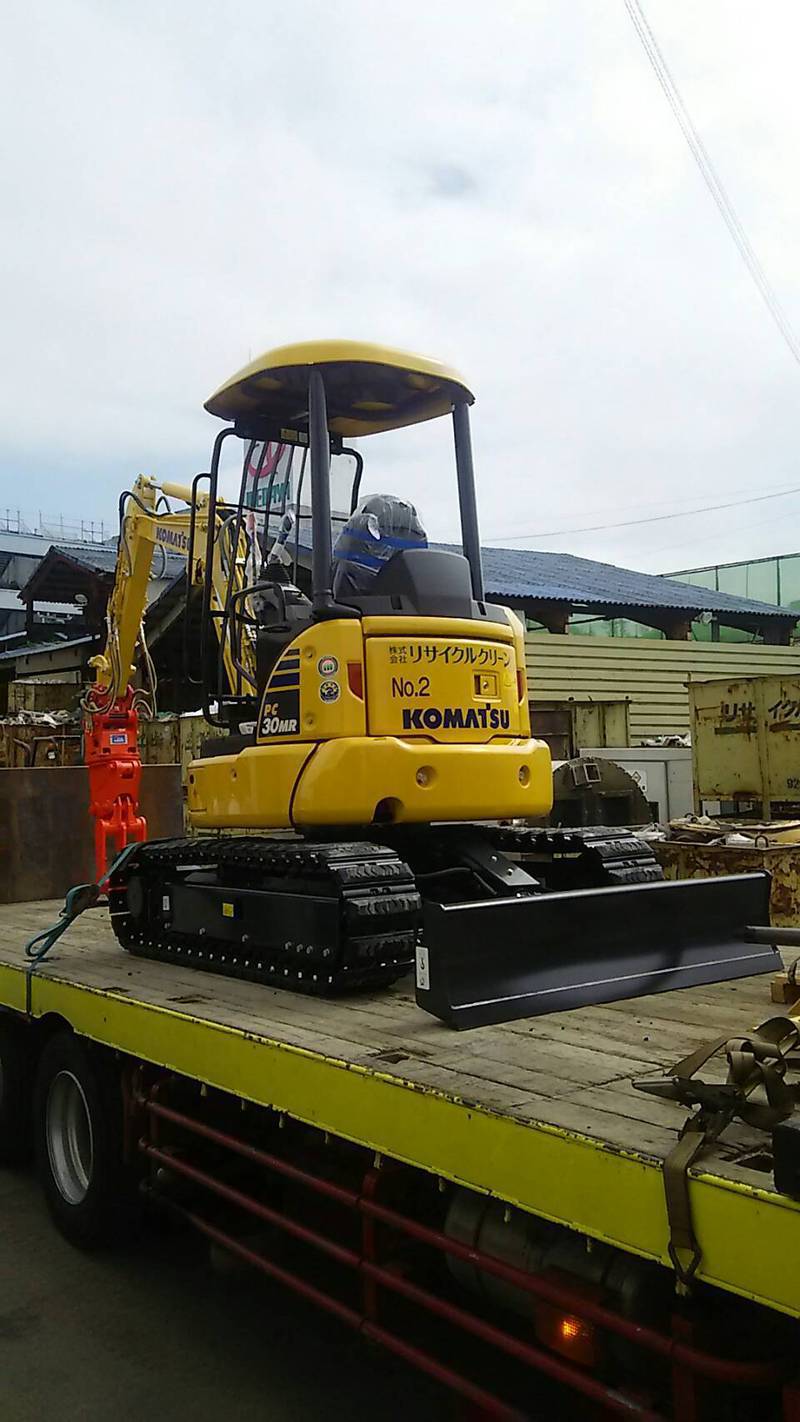 解体重機の新車が納車されました