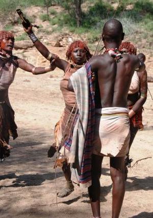 鞭打ちの儀式 エチオピア南部 北部の旅 レイコ ワールド 辺境の旅