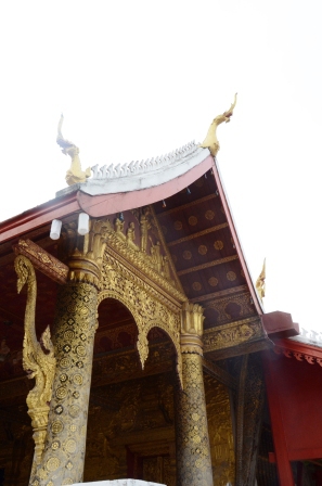 ワット・マイ観光①　（ラオスの旅）