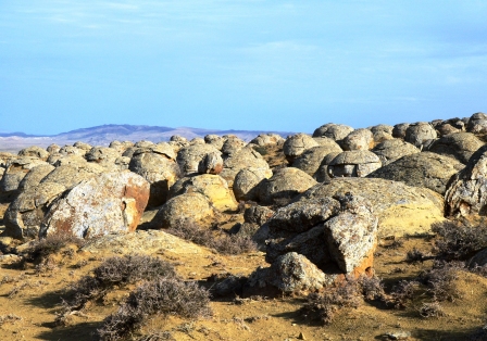 謎の石･ラウンドロック②　 (カザフスタンの旅）