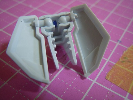【HGBF】 スタービルドストライクガンダム プラフスキーウイング　腰部分塗装と加工