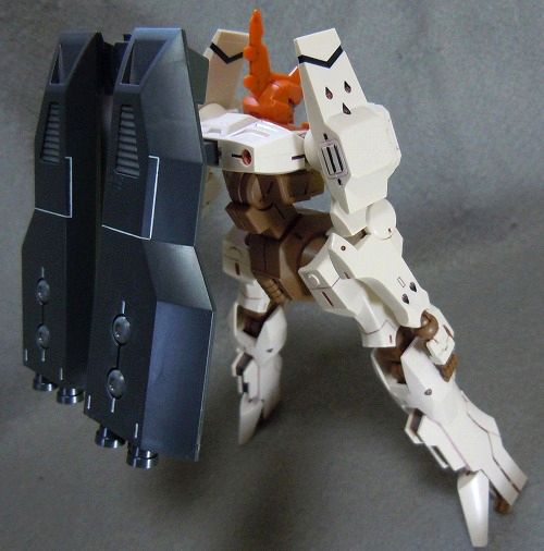 【HG】 エルフ・ブルック(マスク専用機) 　追加ブースターとスミ入れ完成
