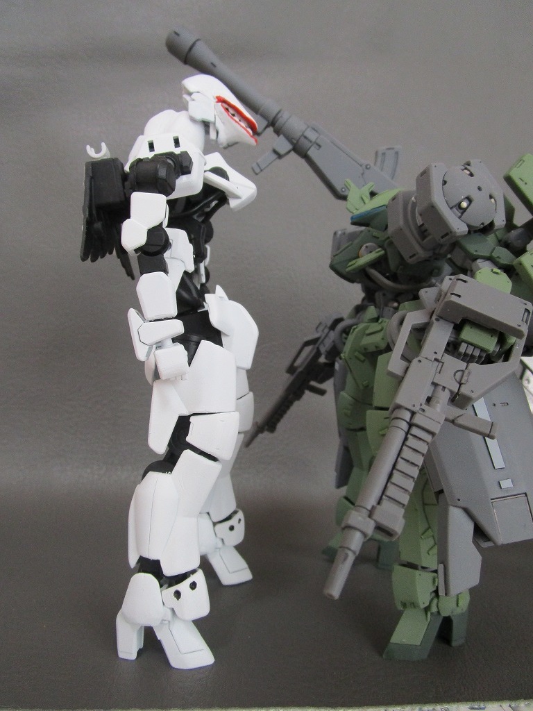 【HG】　グレイズ改造 エヴァ サーフェーサー白で塗っちゃう