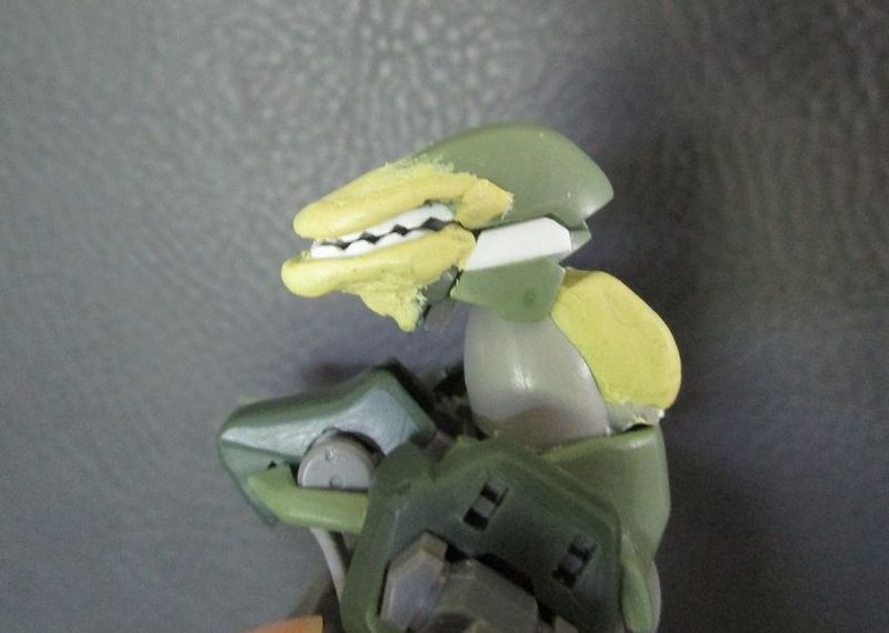 【HG】　グレイズ改造 エヴァ　顔のパテ盛り