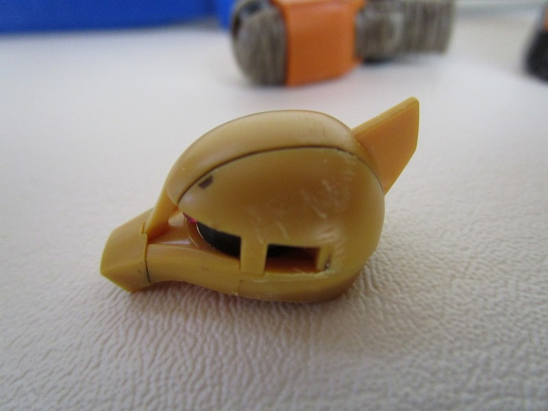 【HG】　ザクI　サンダーボルト シール貼り付け　ヤスリでダメージ加工
