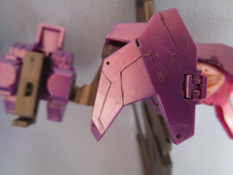 【HG】　ガンダムダブルオースカイHWS（トランザムインフィニティモード）デザインナイフでスジボリ 肩