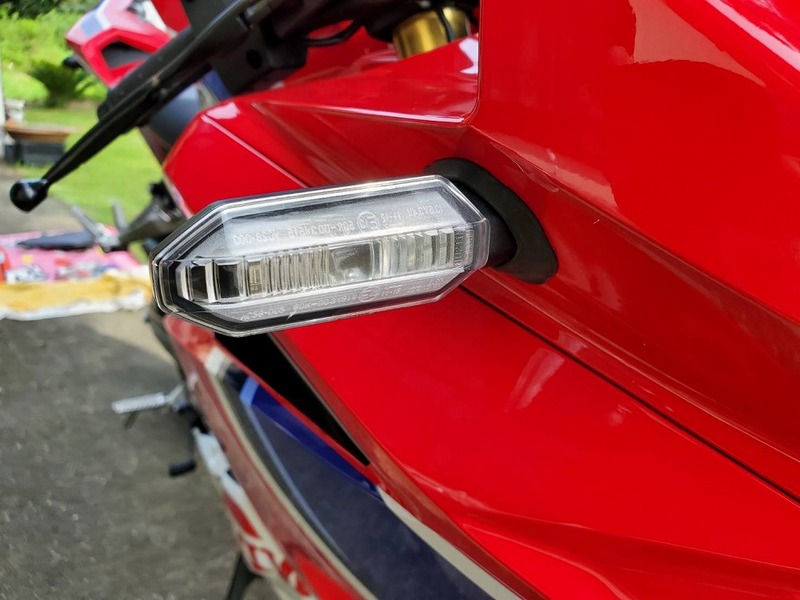 Cbr250rr Mc51 カウルを外してウインカー修理してみた L さく犬の ガンプラ日記