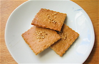 ごまクッキー（せんべい？）