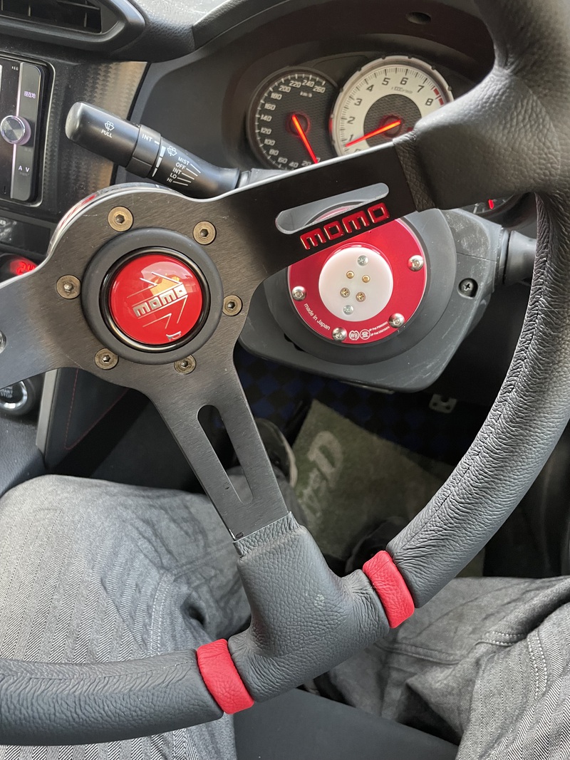 トヨタ86　スバルBRZ　社外ハンドル交換&ラフィックス2取付