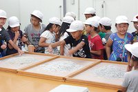 舞阪小学校3年生　モグモグ親分と海の宝物部屋