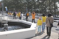 はまなこ里海の会　弁天島に向かって