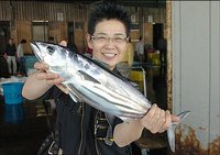 浜松駅南口　末広鮨　厚めで皮付きモチガツオ　