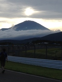 富士山に沈む夕日 2012/09/09 17:04:44