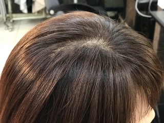 セミロングくびれ系外はね、白髪染めを使わない白髪染め&ヘナで疎水化トリートメント〜磐田市〜