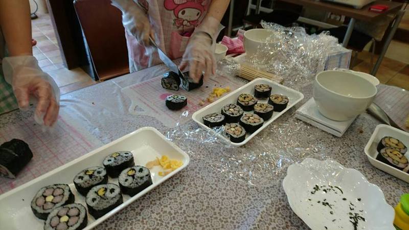 今日は飾り巻き寿司講座を開きました(^O^)／スタジオプリムベルでのママの楽しい学びの時間♪