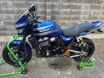 最近納めたスプリーム！『ZRX1200ダエグ』 l スプリームシート!開発担当の挑戦!