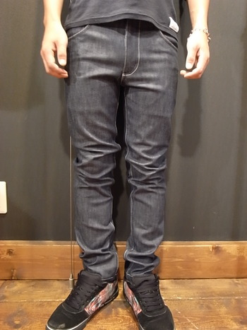TIGHT SLIM.