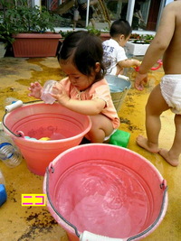 児童館で水遊び 2011/06/24 22:03:22