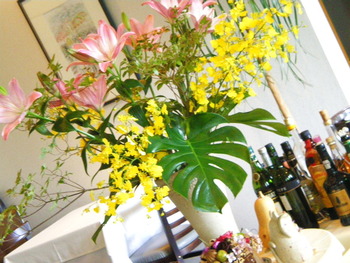 いただきました・・・・・・・シックな花瓶！