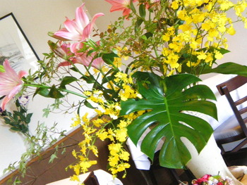 いただきました・・・・・・・シックな花瓶！