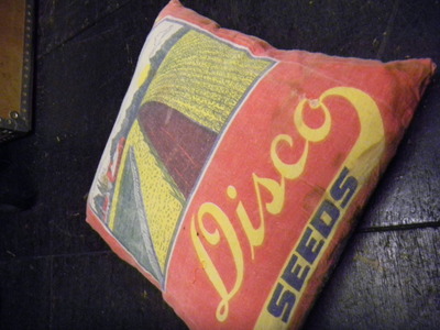 VINTAGE SEEDS BAG CUSION 2