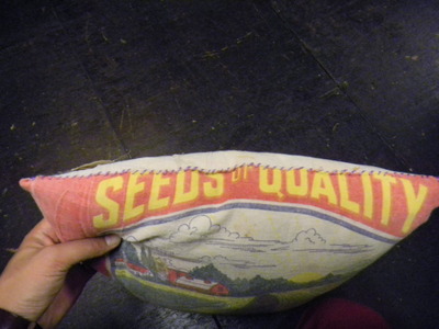VINTAGE SEEDS BAG CUSION 2