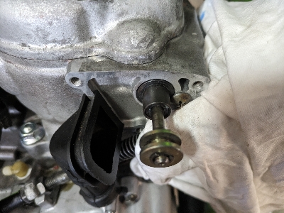 KDX125 シリンダーヘッド再分解 冷却水入れたり キャリパー分解
