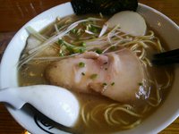富塚   七星   醤油魚介豚骨   焼豚  中太麺 2013/12/19 20:12:35