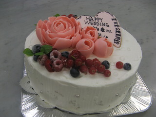 昨日のデコレーションケーキ 薔薇のチョコレート L 西洋菓子 卯屋