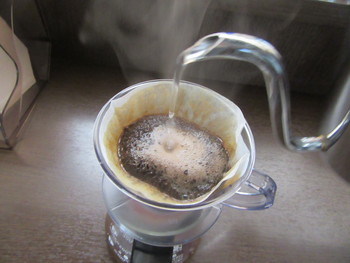 コーヒーを淹れています！