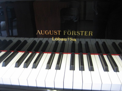 ＡＵＧＵＳＴ　　ＦＯＲＳＴＥＲ