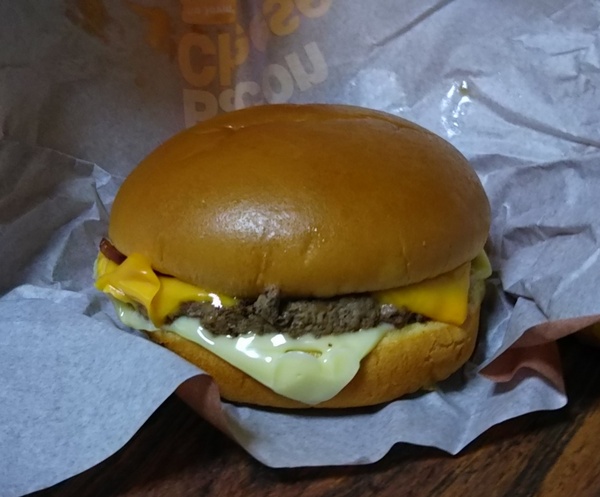 『マクドナルド』のハンバーガー