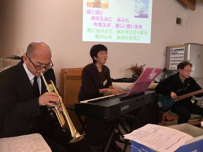 歌声サークルでの演奏♪
