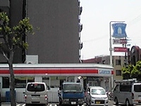 赤いローソン？ 2012/05/29 14:36:37