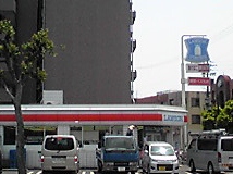 赤いローソン？