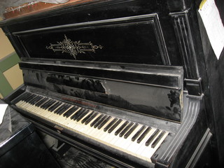 YAMAHAの古～いピアノ