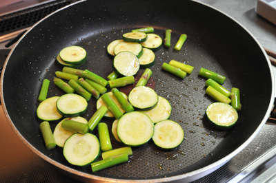 野菜たっぷりアサリのバター蒸し